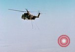 Immagine di BQM-34 F Firebee drone catturati in midair da CH-3 elicottero California United States USA, 1971, secondo 11 filmato di repertorio 65675067711
