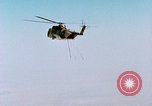 Immagine di BQM-34 F Firebee drone catturati in midair da CH-3 elicottero California United States USA, 1971, secondo 13 filmato di repertorio 65675067711