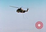 Immagine di BQM-34 F Firebee drone catturati in midair da CH-3 elicottero California United States USA, 1971, secondo 15 filmato di repertorio 65675067711
