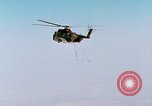 Immagine di BQM-34 F Firebee drone catturati in midair da CH-3 elicottero California United States USA, 1971, secondo 16 filmato di repertorio 65675067711