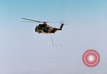 Immagine di BQM-34 F Firebee drone catturati in midair da CH-3 elicottero California United States USA, 1971, secondo 19 filmato di repertorio 65675067711