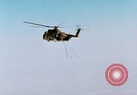 Immagine di BQM-34 F Firebee drone catturati in midair da CH-3 elicottero California United States USA, 1971, secondo 22 filmato di repertorio 65675067711