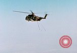 Immagine di BQM-34 F Firebee drone catturati in midair da CH-3 elicottero California United States USA, 1971, secondo 24 filmato di repertorio 65675067711