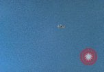 Immagine di BQM-34 F Firebee drone catturati in midair da CH-3 elicottero California United States USA, 1971, secondo 37 filmato di repertorio 65675067711