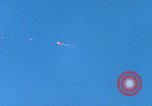 Immagine di BQM-34 F Firebee drone catturati in midair da CH-3 elicottero California United States USA, 1971, secondo 54 filmato di repertorio 65675067711
