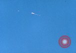 Immagine di BQM-34 F Firebee drone catturati in midair da CH-3 elicottero California United States USA, 1971, secondo 57 filmato di repertorio 65675067711