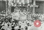 Standbild Mahatma Gandhi aus dem Gefängnis entlassen Indien, 1930, aus Sekunde 43 historischem Filmmaterial Videoclip 65675067731