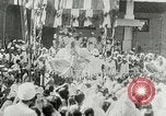 Standbild Mahatma Gandhi aus dem Gefängnis entlassen Indien, 1930, aus Sekunde 47 historischem Filmmaterial Videoclip 65675067731