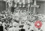 Standbild Mahatma Gandhi aus dem Gefängnis entlassen Indien, 1930, aus Sekunde 48 historischem Filmmaterial Videoclip 65675067731