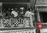 Standbild Mahatma Gandhi aus dem Gefängnis entlassen Indien, 1930, aus Sekunde 53 historischem Filmmaterial Videoclip 65675067731