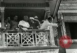Standbild Mahatma Gandhi aus dem Gefängnis entlassen Indien, 1930, aus Sekunde 61 historischem Filmmaterial Videoclip 65675067731