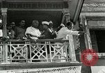 Standbild Mahatma Gandhi aus dem Gefängnis entlassen Indien, 1930, aus Sekunde 62 historischem Filmmaterial Videoclip 65675067731