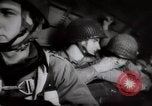 Image Formation Seconde Guerre Mondiale sauts parachutistes Angleterre Royaume-Uni, 1944, de la seconde 61 séquences d'archives historiques vidéo 65675067748