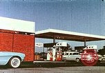 Standbild Mobil-Tankstelle California USA, 1958, aus Sekunde 6 historischem Filmmaterial Videoclip 65675067782