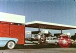 Standbild Mobil-Tankstelle California USA, 1958, aus Sekunde 11 historischem Filmmaterial Videoclip 65675067782