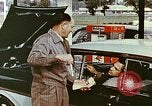 Standbild Mobil-Tankstelle California USA, 1958, aus Sekunde 17 historischem Filmmaterial Videoclip 65675067782