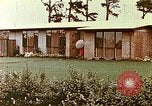 Standbild zeitgenössische kalifornische Vorstadthäuser California USA, 1958, aus Sekunde 17 historischem Filmmaterial Videoclip 65675067784