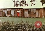 Standbild zeitgenössische kalifornische Vorstadthäuser California USA, 1958, aus Sekunde 19 historischem Filmmaterial Videoclip 65675067784