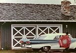 Standbild zeitgenössische kalifornische Vorstadthäuser California USA, 1958, aus Sekunde 44 historischem Filmmaterial Videoclip 65675067784