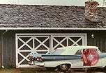 Standbild zeitgenössische kalifornische Vorstadthäuser California USA, 1958, aus Sekunde 45 historischem Filmmaterial Videoclip 65675067784