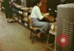 Standbild Produktionswerk von Hewlett Packard Palo Alto California USA, 1958, aus Sekunde 28 historischem Filmmaterial Videoclip 65675067785