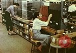 Standbild Produktionswerk von Hewlett Packard Palo Alto California USA, 1958, aus Sekunde 29 historischem Filmmaterial Videoclip 65675067785