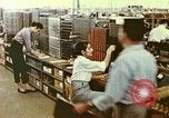 Standbild Produktionswerk von Hewlett Packard Palo Alto California USA, 1958, aus Sekunde 30 historischem Filmmaterial Videoclip 65675067785