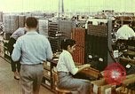 Standbild Produktionswerk von Hewlett Packard Palo Alto California USA, 1958, aus Sekunde 31 historischem Filmmaterial Videoclip 65675067785