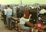 Standbild Produktionswerk von Hewlett Packard Palo Alto California USA, 1958, aus Sekunde 33 historischem Filmmaterial Videoclip 65675067785