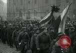 Standbild Erstellen der ersten Republik Tschechoslowakei Prag Tschechoslowakei, 1918, aus Sekunde 34 historischem Filmmaterial Videoclip 65675067801