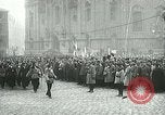 Standbild Erstellen der ersten Republik Tschechoslowakei Prag Tschechoslowakei, 1918, aus Sekunde 39 historischem Filmmaterial Videoclip 65675067801