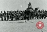 Standbild Arabische Truppen während des Arabischen Revolte Arabien, 1916, aus Sekunde 50 historischem Filmmaterial Videoclip 65675067802