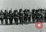 Standbild Arabische Truppen während des Arabischen Revolte Arabien, 1916, aus Sekunde 55 historischem Filmmaterial Videoclip 65675067802