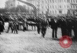 Image Affiche annonçant la mobilisation Berlin Allemagne, 1914, de la seconde 16 séquences d'archives historiques vidéo 65675067821