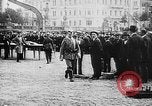 Image Affiche annonçant la mobilisation Berlin Allemagne, 1914, de la seconde 17 séquences d'archives historiques vidéo 65675067821