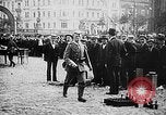 Image Affiche annonçant la mobilisation Berlin Allemagne, 1914, de la seconde 18 séquences d'archives historiques vidéo 65675067821
