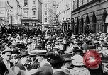 Image Affiche annonçant la mobilisation Berlin Allemagne, 1914, de la seconde 23 séquences d'archives historiques vidéo 65675067821