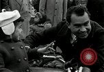 Standbild Vice President Richard Nixon pumpen Gas für März der Groschen Washington DC USA, 1955, aus Sekunde 37 historischem Filmmaterial Videoclip 65675067831