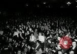 Standbild film Premier Boston Massachusetts USA, 1955, aus Sekunde 32 historischem Filmmaterial Videoclip 65675067832