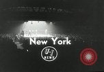 Standbild goldene Handschuhe New York City USA, 1955, aus Sekunde 6 historischem Filmmaterial Videoclip 65675067833