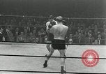 Standbild goldene Handschuhe New York City USA, 1955, aus Sekunde 9 historischem Filmmaterial Videoclip 65675067833