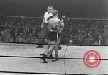 Standbild goldene Handschuhe New York City USA, 1955, aus Sekunde 11 historischem Filmmaterial Videoclip 65675067833