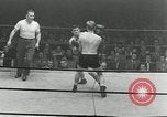 Standbild goldene Handschuhe New York City USA, 1955, aus Sekunde 12 historischem Filmmaterial Videoclip 65675067833