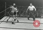 Standbild goldene Handschuhe New York City USA, 1955, aus Sekunde 17 historischem Filmmaterial Videoclip 65675067833