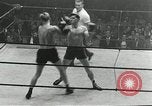 Standbild goldene Handschuhe New York City USA, 1955, aus Sekunde 21 historischem Filmmaterial Videoclip 65675067833