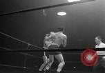 Standbild goldene Handschuhe New York City USA, 1955, aus Sekunde 24 historischem Filmmaterial Videoclip 65675067833
