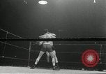 Standbild goldene Handschuhe New York City USA, 1955, aus Sekunde 25 historischem Filmmaterial Videoclip 65675067833