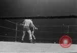 Standbild goldene Handschuhe New York City USA, 1955, aus Sekunde 26 historischem Filmmaterial Videoclip 65675067833