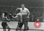 Standbild goldene Handschuhe New York City USA, 1955, aus Sekunde 28 historischem Filmmaterial Videoclip 65675067833