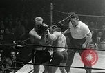 Standbild goldene Handschuhe New York City USA, 1955, aus Sekunde 34 historischem Filmmaterial Videoclip 65675067833
